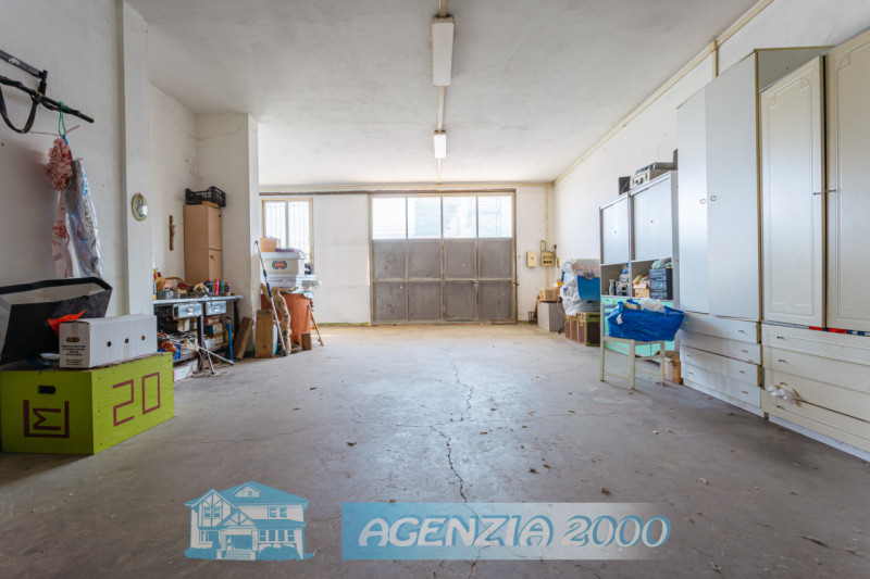 A CARTURA PORZIONE DI BIFAMILIARE CON MAGAZZINO/LABORATORIO, TAVERNA E GIARDINO ESCLUSIVO . !!! E...