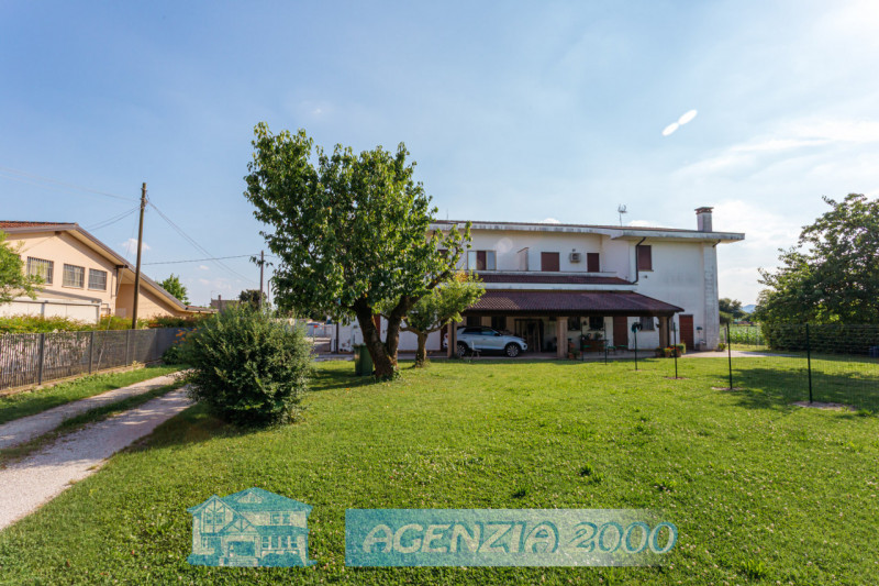A CARTURA PORZIONE DI BIFAMILIARE CON MAGAZZINO/LABORATORIO, TAVERNA E GIARDINO ESCLUSIVO . !!! E...