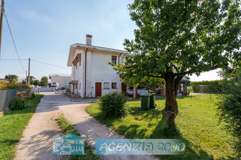 A CARTURA PORZIONE DI BIFAMILIARE CON MAGAZZINO/LABORATORIO, TAVERNA E GIARDINO ESCLUSIVO . !!! E...