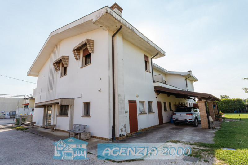 A CARTURA PORZIONE DI BIFAMILIARE CON MAGAZZINO/LABORATORIO, TAVERNA E GIARDINO ESCLUSIVO . !!! E...