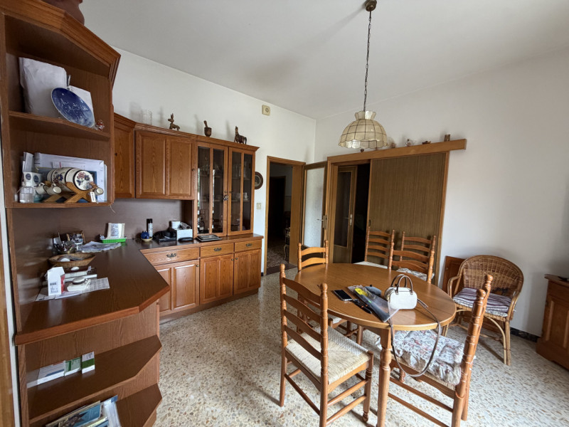 Casa singola formata da due unità immobiliari distinte e autonome, con grande giardino di pertine...