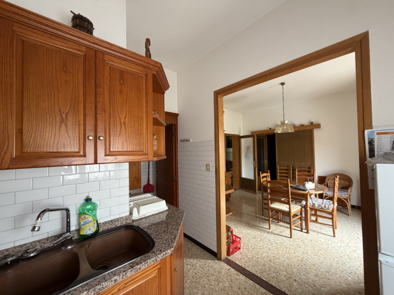 Casa singola formata da due unità immobiliari distinte e autonome, con grande giardino di pertine...