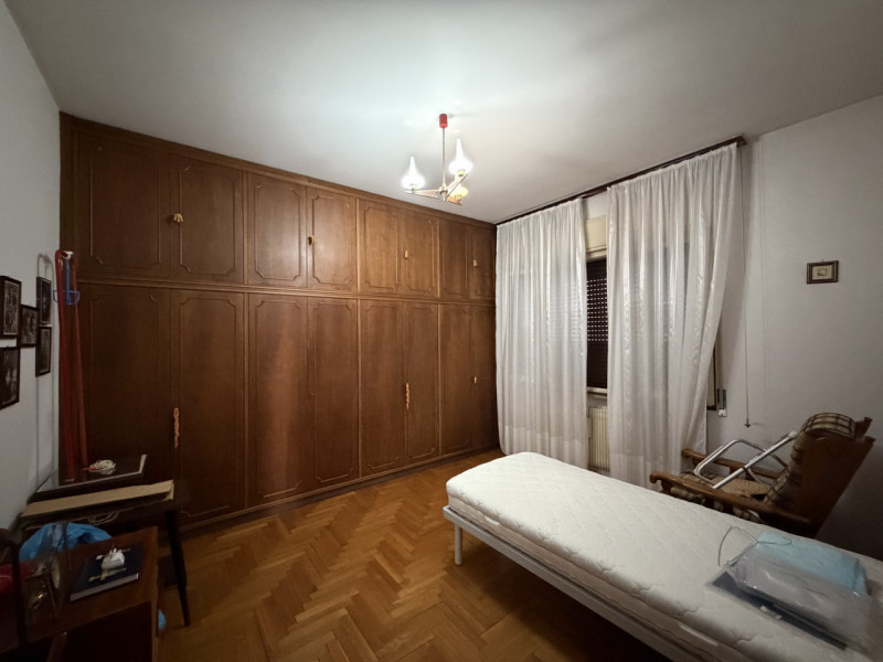 Casa singola formata da due unità immobiliari distinte e autonome, con grande giardino di pertine...