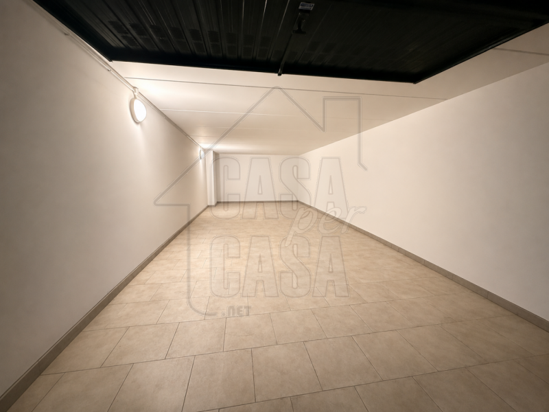 Proponiamo in vendita al piano interrato, garage di 50 mq situato a Monselice in zona  San Giacom...