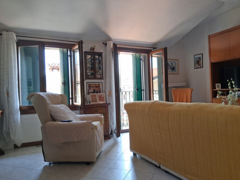 Un bicamere al primo piano con garage di proprietà.

Ecco i 5 motivi per cui consigliamo di acqui...
