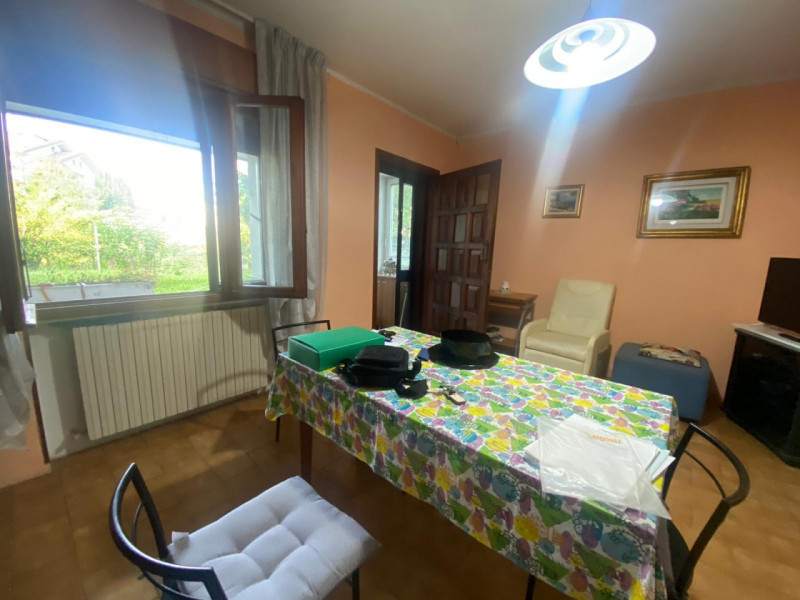 Proponiamo in esclusiva una graziosa porzione di bifamiliare situata nel cuore del quartiere resi...