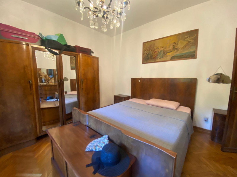 In vendita a Padova, nel rinomato quartiere residenziale di Sacro Cuore, proponiamo una spaziosa ...