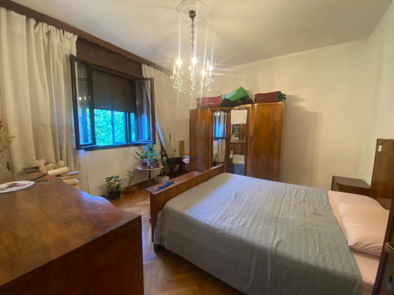 In vendita a Padova, nel rinomato quartiere residenziale di Sacro Cuore, proponiamo una spaziosa ...