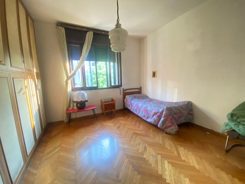 In vendita a Padova, nel rinomato quartiere residenziale di Sacro Cuore, proponiamo una spaziosa ...