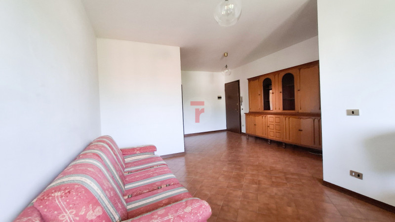 Appartamento trilocale situato a Roncaglia, in un contesto tranquillo e verdeggiante.

La zona è ...