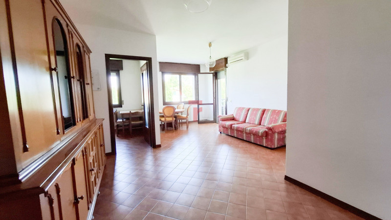 Appartamento trilocale situato a Roncaglia, in un contesto tranquillo e verdeggiante.

La zona è ...