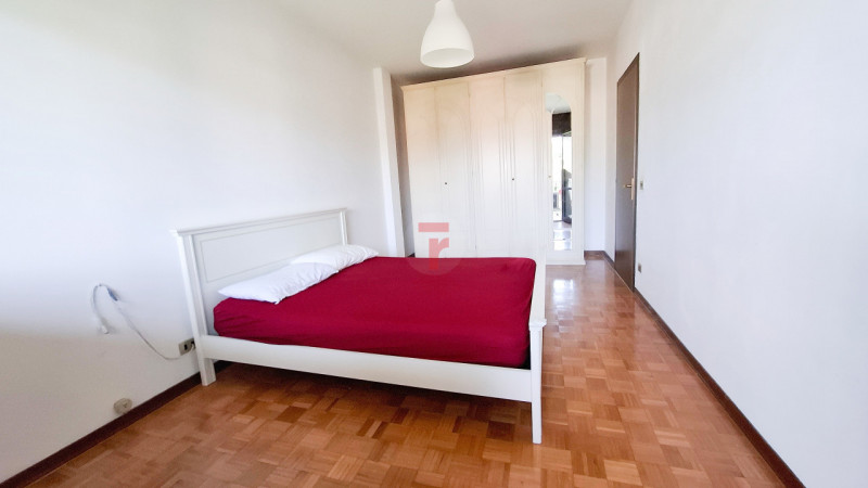 Appartamento trilocale situato a Roncaglia, in un contesto tranquillo e verdeggiante.

La zona è ...