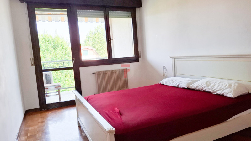 Appartamento trilocale situato a Roncaglia, in un contesto tranquillo e verdeggiante.

La zona è ...