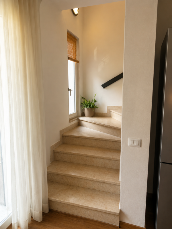 A Oliero di Sotto, nel cuore della Valbrenta, proponiamo in vendita una casa recentemente ristrut...