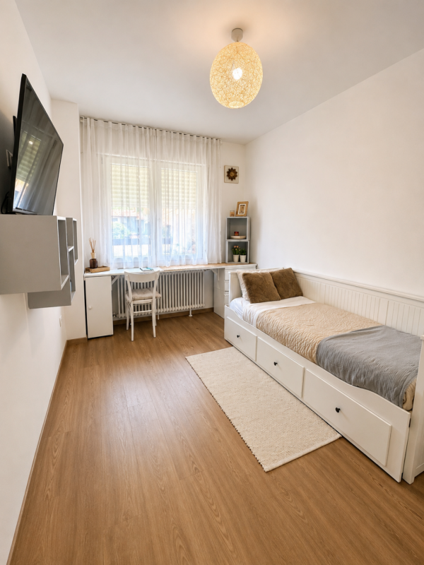 A Oliero di Sotto, nel cuore della Valbrenta, proponiamo in vendita una casa recentemente ristrut...