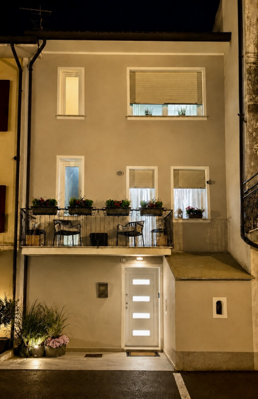 A Oliero di Sotto, nel cuore della Valbrenta, proponiamo in vendita una casa recentemente ristrut...