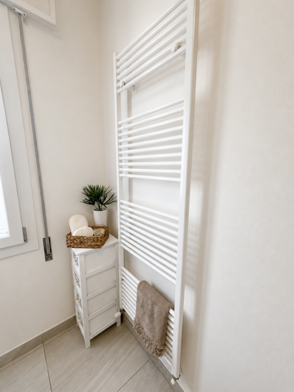 A Oliero di Sotto, nel cuore della Valbrenta, proponiamo in vendita una casa recentemente ristrut...