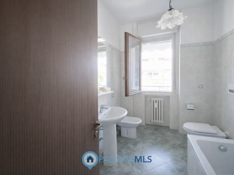 Immobile in esclusiva al Gruppo Padova MLS
SANTA RITA 2 CAMERE PIANO ALTO CON ASCENSORE €.319.000...