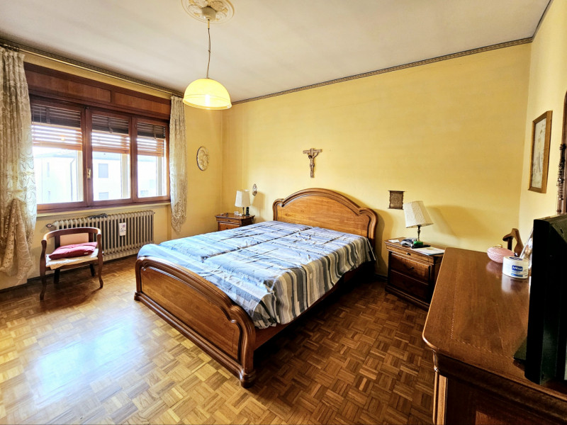 A Este, nella ricercata zona residenziale di Meggiaro Alto, proponiamo casa singola con generosi ...