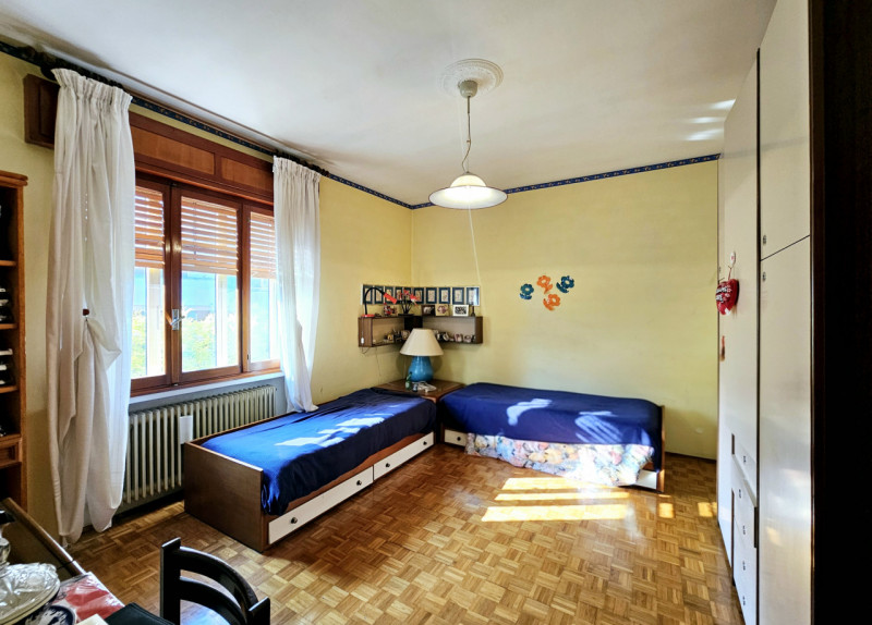 A Este, nella ricercata zona residenziale di Meggiaro Alto, proponiamo casa singola con generosi ...