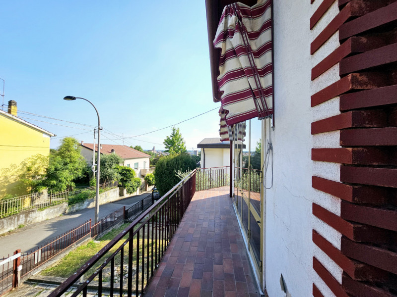 A Este, nella ricercata zona residenziale di Meggiaro Alto, proponiamo casa singola con generosi ...