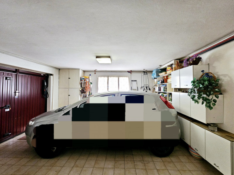 A Este, nella ricercata zona residenziale di Meggiaro Alto, proponiamo casa singola con generosi ...
