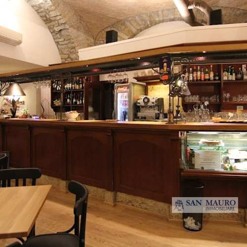 TRA LONGARE E MONTEGALDA: Cedesi in affitto d'azienda storico ristorante con 50 anni di avviament...