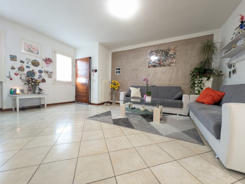 SCHIO - Magrè - Appartamento bicamere più studio in duplex sito al piano primo ed ultimo - Euro 1...
