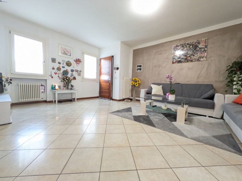 SCHIO - Magrè - Appartamento bicamere più studio in duplex sito al piano primo ed ultimo - Euro 1...