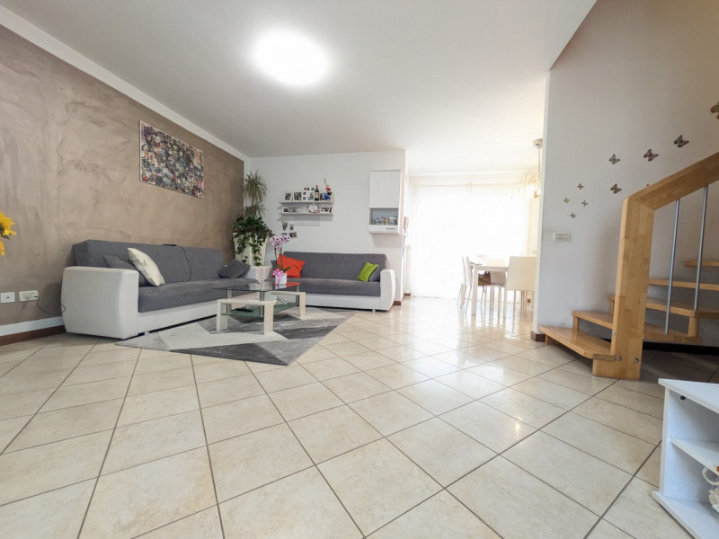 SCHIO - Magrè - Appartamento bicamere più studio in duplex sito al piano primo ed ultimo - Euro 1...