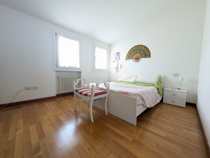 SCHIO - Magrè - Appartamento bicamere più studio in duplex sito al piano primo ed ultimo - Euro 1...