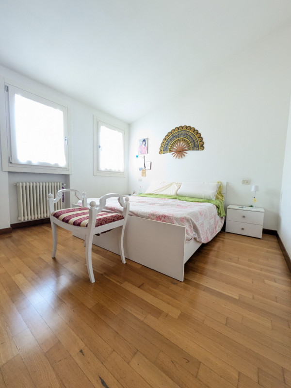 SCHIO - Magrè - Appartamento bicamere più studio in duplex sito al piano primo ed ultimo - Euro 1...