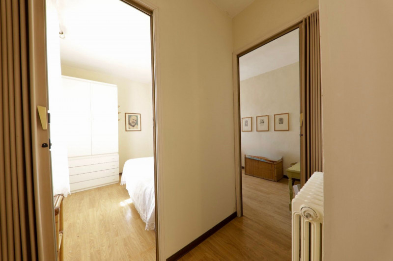 COMPOSIZIONE:
Proponiamo in vendita appartamento con ingresso indipendente, dove troviamo la zona...