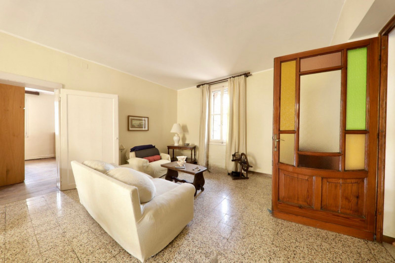 COMPOSIZIONE:
Proponiamo in vendita appartamento con ingresso indipendente, dove troviamo la zona...