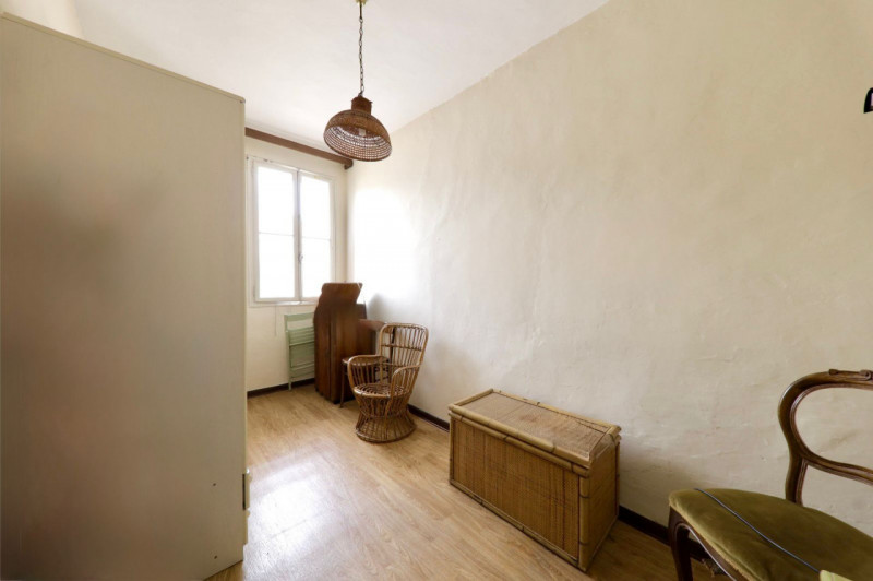 COMPOSIZIONE:
Proponiamo in vendita appartamento con ingresso indipendente, dove troviamo la zona...
