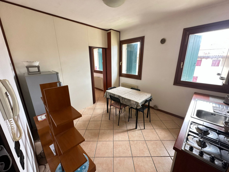 VEDELAGO – Monolocale arredato al piano primo.
In frazione di Vedelago proponiamo in locazione un...