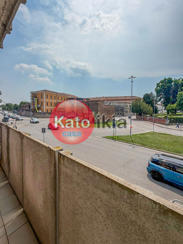 In posizione di forte interesse e ad alta visibilità, lungo Viale D’Alviano e nelle immediate vic...