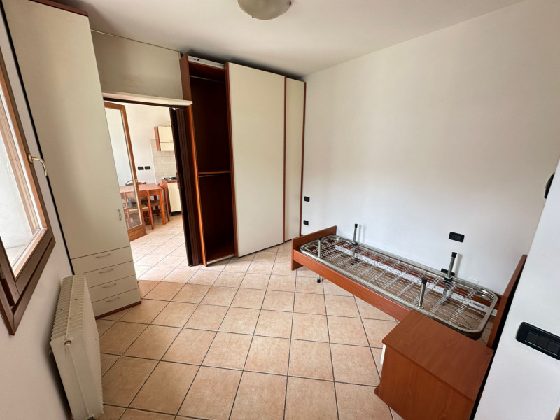 VEDELAGO – Monolocale arredato al piano terra (no giardino).
In frazione di Vedelago proponiamo i...