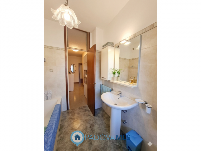 Immobile in esclusiva al Gruppo Padova MLS

SANTA RITA 2 CAMERE PIANO ALTO CON ASCENSORE €.319.00...