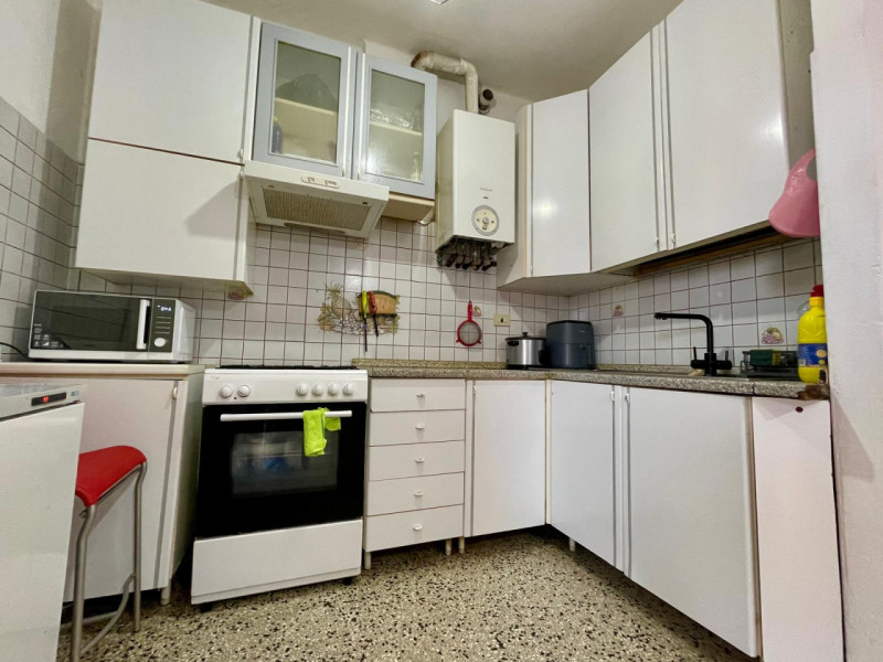 Scopri un'opportunità unica nel centro di Pianiga con questo spazioso appartamento 4 camere, idea...