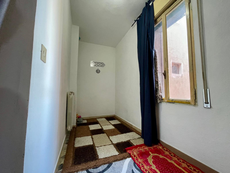 Scopri un'opportunità unica nel centro di Pianiga con questo spazioso appartamento 4 camere, idea...