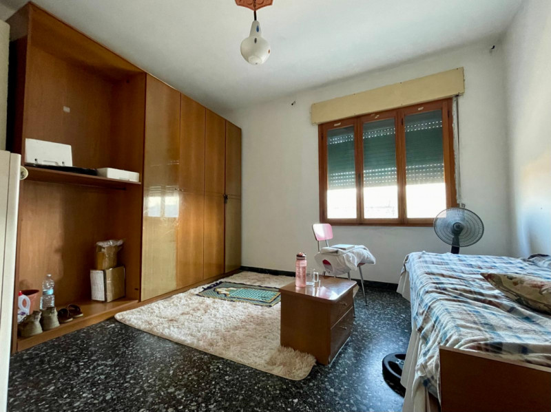 Scopri un'opportunità unica nel centro di Pianiga con questo spazioso appartamento 4 camere, idea...