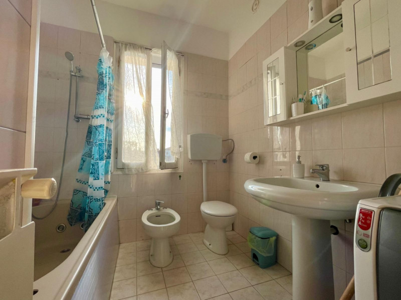 Scopri un'opportunità unica nel centro di Pianiga con questo spazioso appartamento 4 camere, idea...