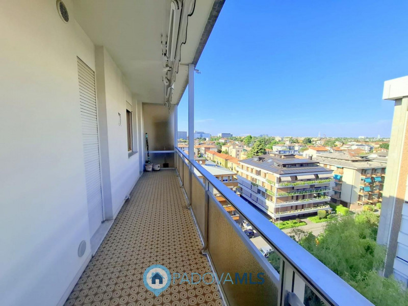 Immobile in esclusiva al Gruppo Padova MLS
SANTA RITA 2 CAMERE PIANO ALTO CON ASCENSORE €.319.000...