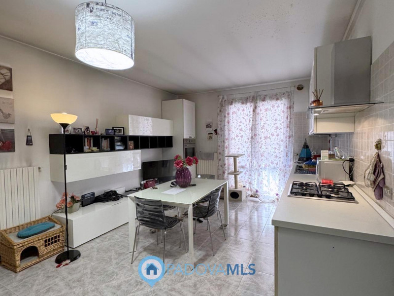 Immobile in esclusiva al Gruppo Padova MLS

Luminoso appartamento ultimo piano in piccola palazzi...
