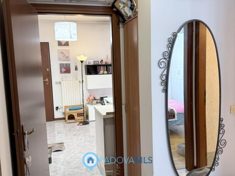 Immobile in esclusiva al Gruppo Padova MLS

Luminoso appartamento ultimo piano in piccola palazzi...