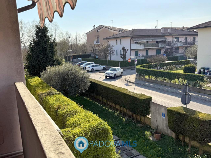 Immobile in esclusiva al Gruppo Padova MLS

Luminoso appartamento ultimo piano in piccola palazzi...