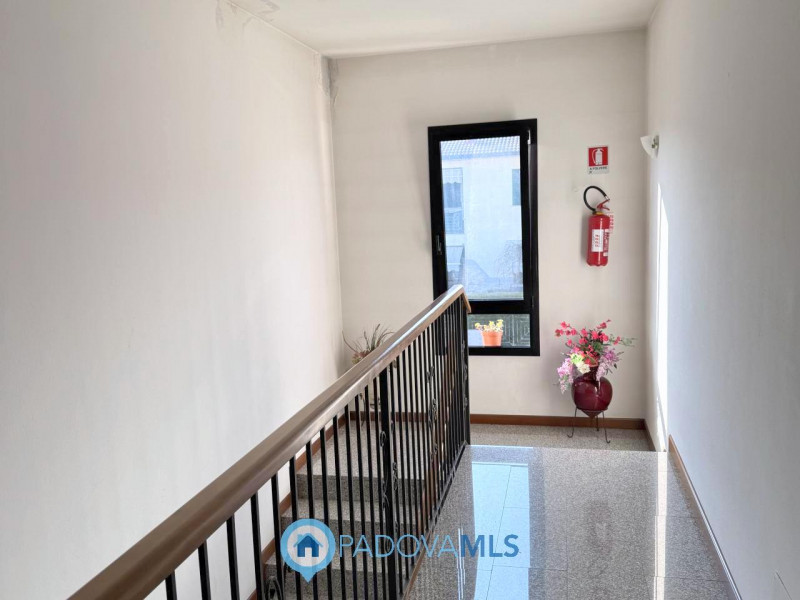 Immobile in esclusiva al Gruppo Padova MLS

Luminoso appartamento ultimo piano in piccola palazzi...