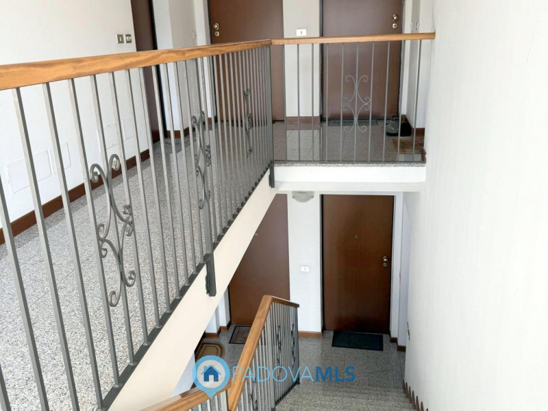 Immobile in esclusiva al Gruppo Padova MLS

Luminoso appartamento ultimo piano in piccola palazzi...