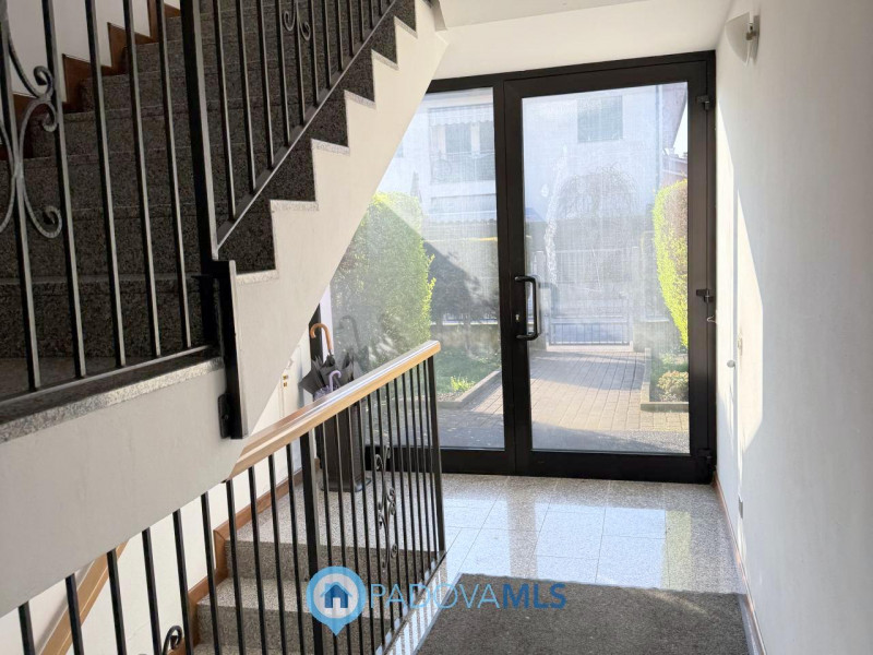 Immobile in esclusiva al Gruppo Padova MLS

Luminoso appartamento ultimo piano in piccola palazzi...